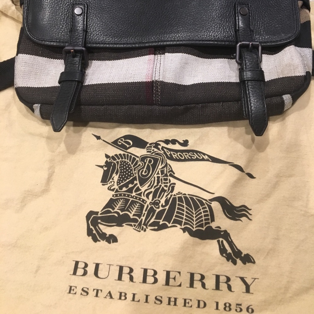Burberry Baildon House check canvas messenger